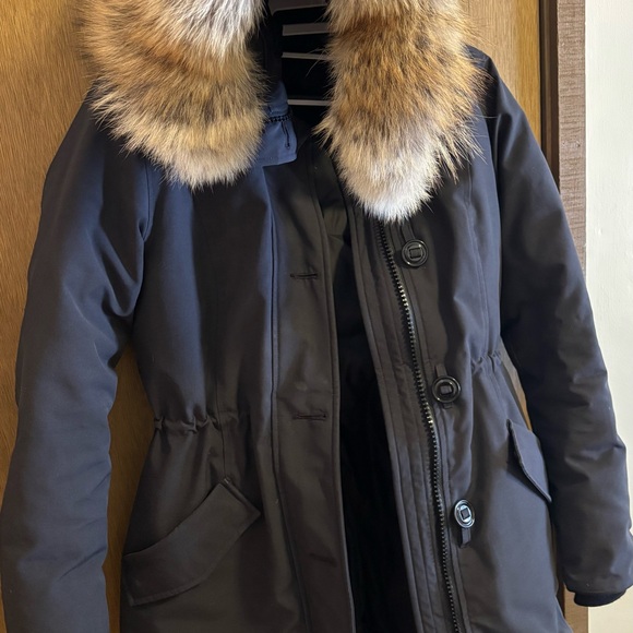Canada Goose Women's Rossclair Jacket in Navy Size Small WITH FOX FUR TRIM - Picture 2 of 13